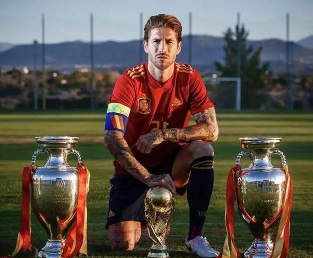 拉莫斯晒合照庆祝欧冠出线：这一天期待已久